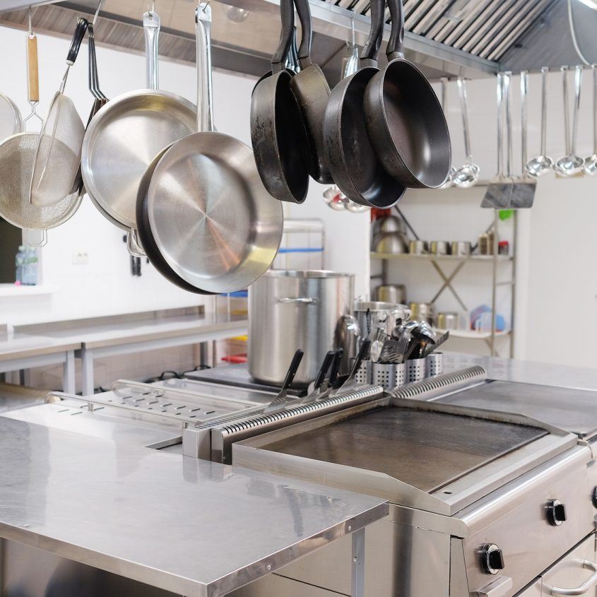 Planchas de cocina industrial en hostelería: ¿eléctrica o de gas? -  Comercial Sirviella